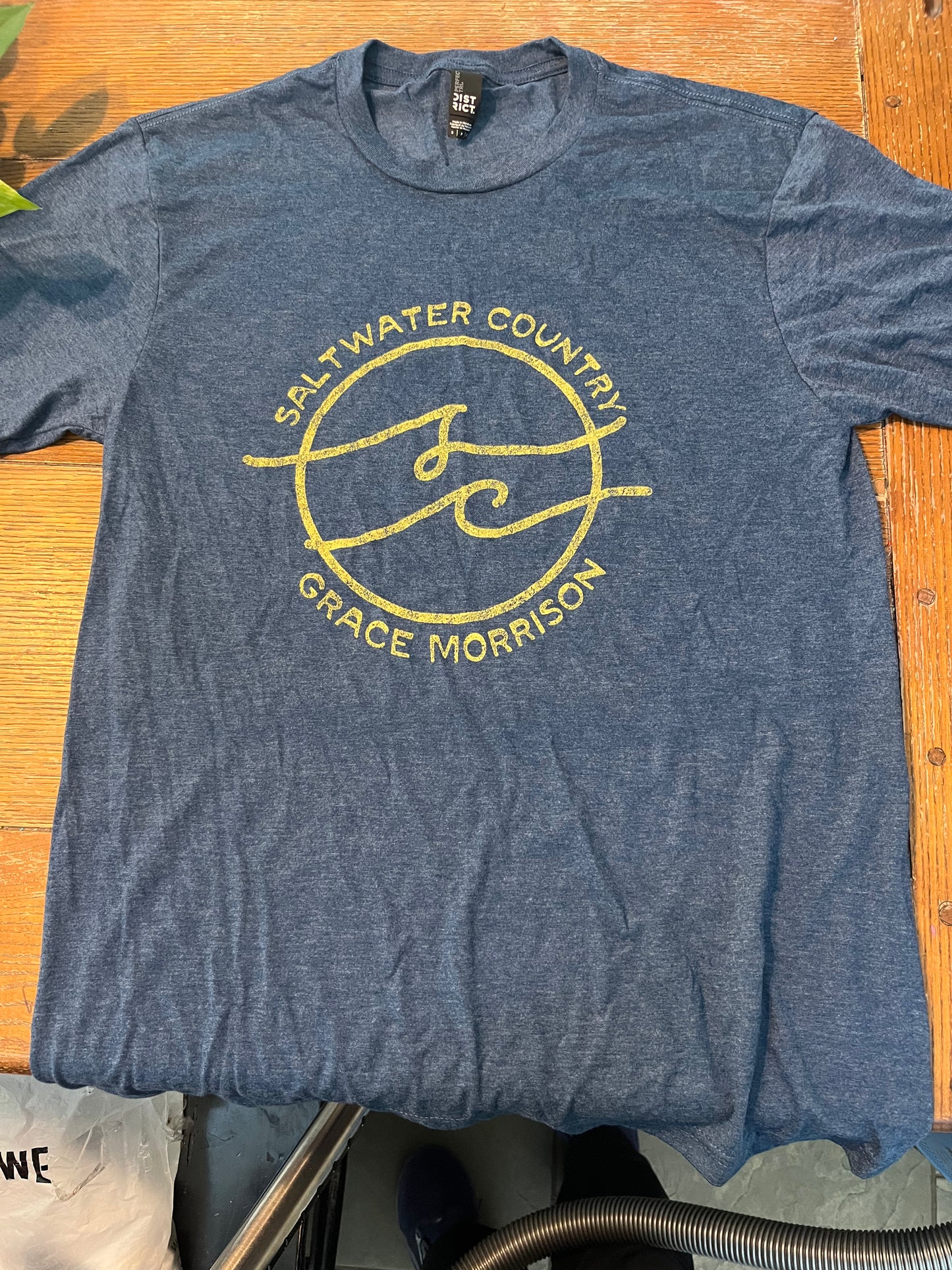 Saltwater Country vintage logo tshirt